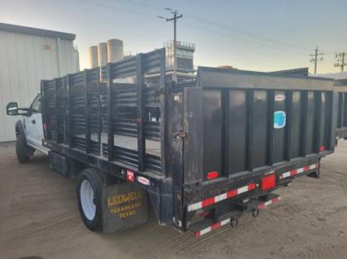 Used 2018 Ford F-550 Super Duty Crew Cab Stake Truck w/ Hydraulic Liftgate