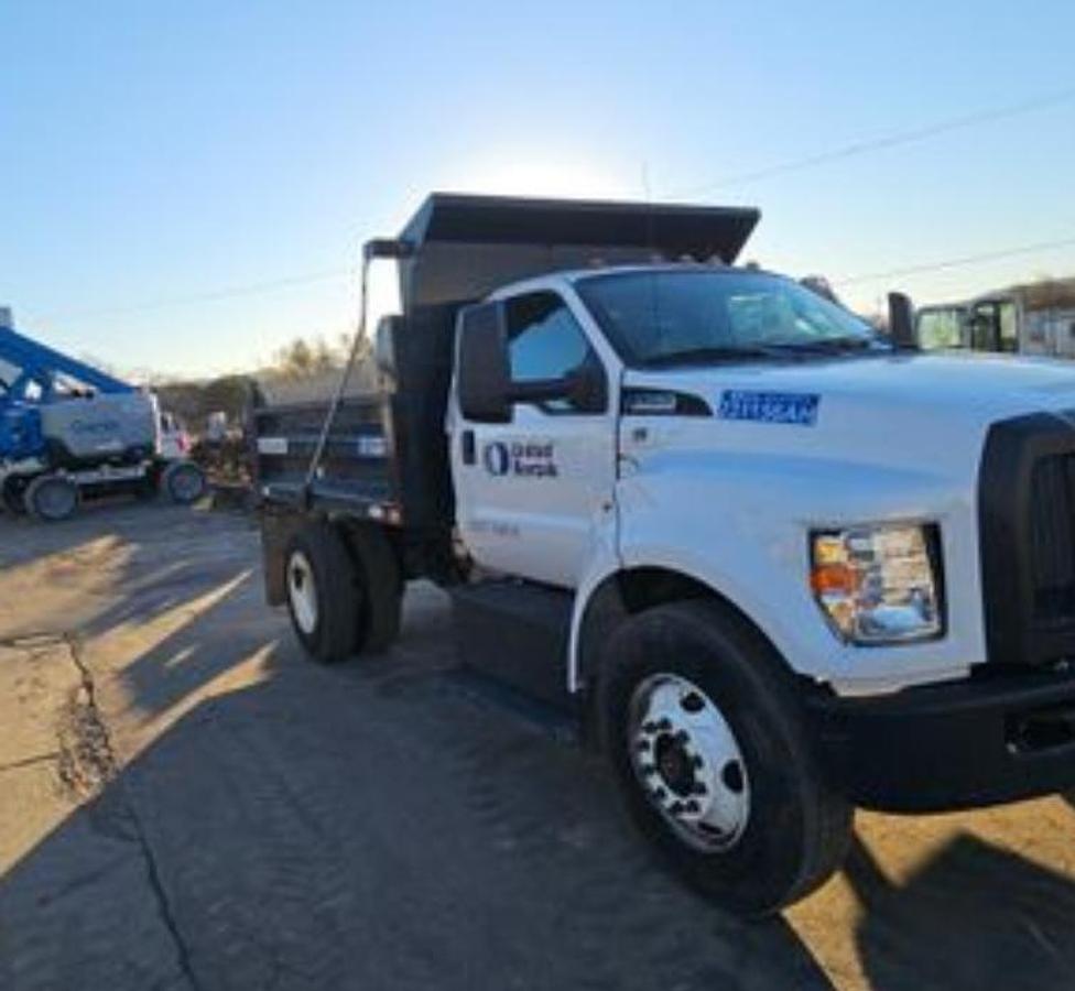 Used 2019 FORD F-750SD 5 Yard dump truck