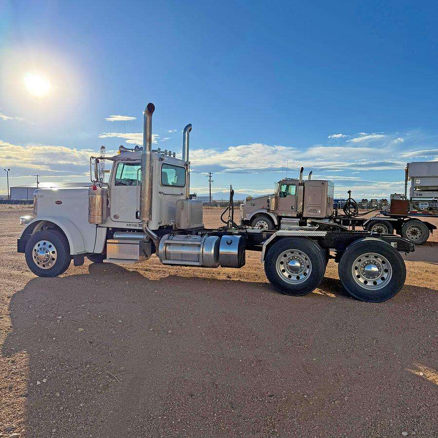 Used 2023 Peterbilt 389 Day Cab Truck