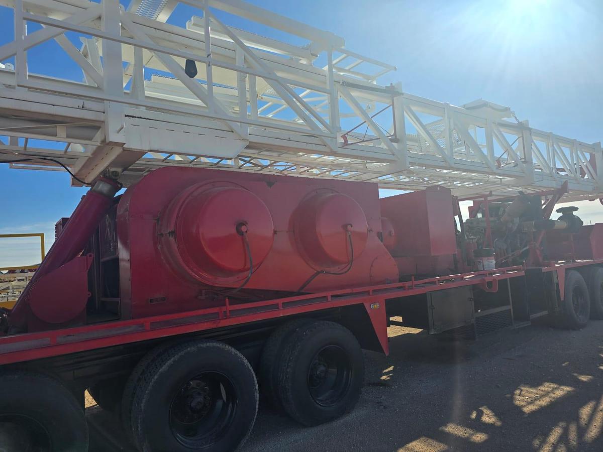 Used 2005 Crown 600 Workover Rig