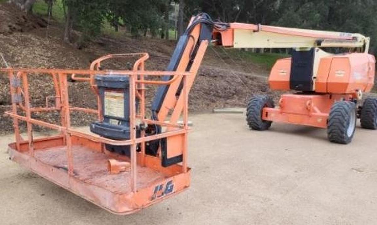 Used 2015 JLG 800AJ