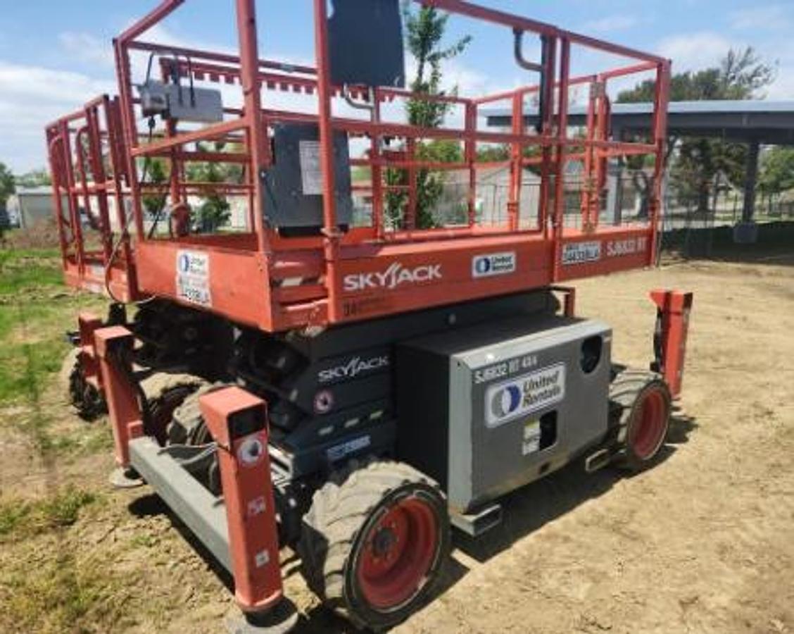 Used Skyjack 32'68" Rough Terrain Scissor Lift