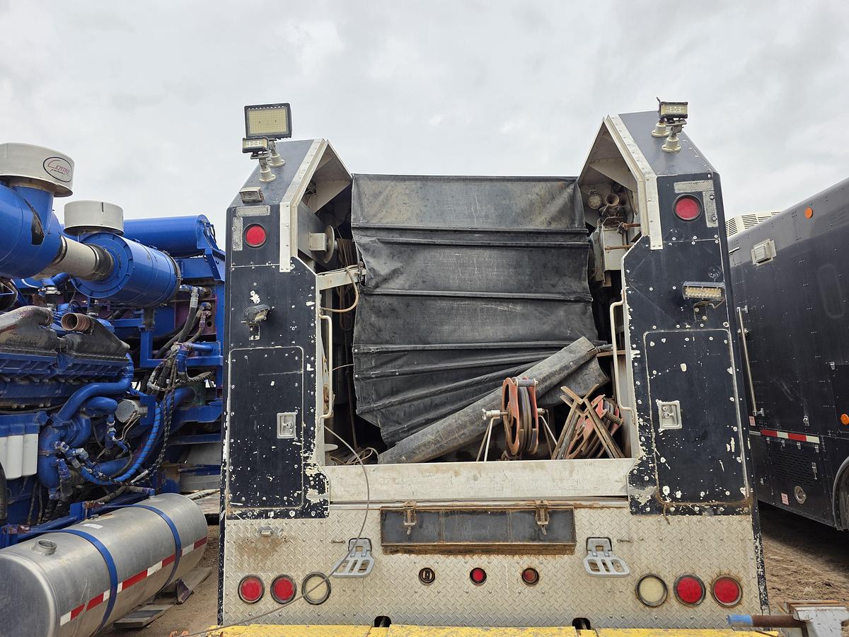 Used 2010 Peterbilt 340 Wireline Truck