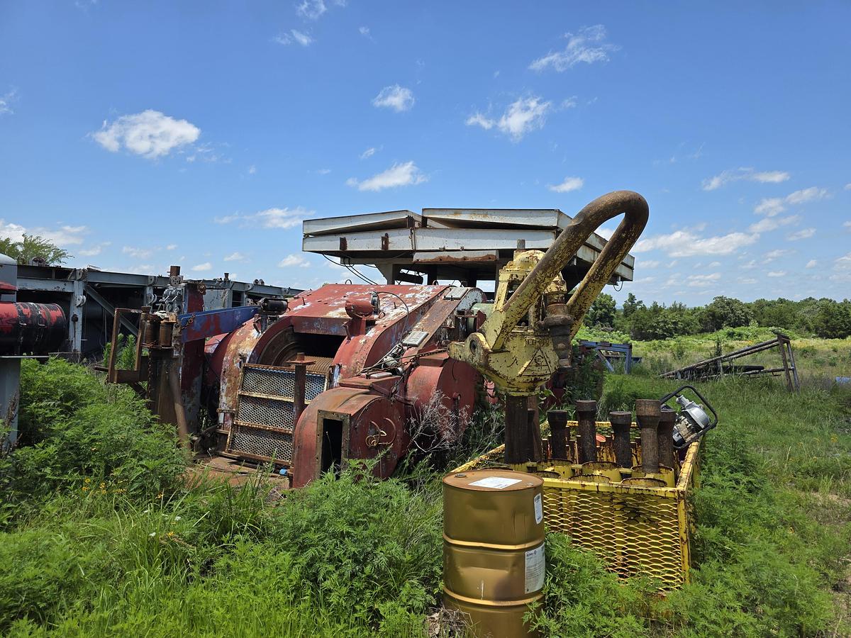 Used Skytop Brewster N-46 900 HP Drilling Rig