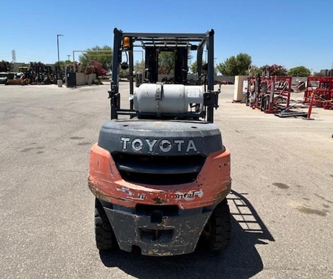 Used Toyota 8,000 Lbs warehouse forklift