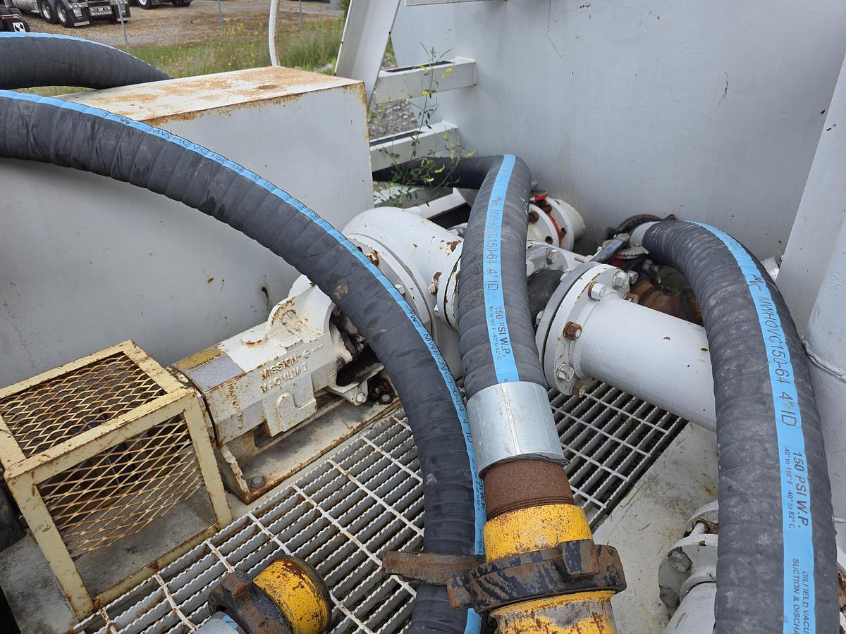 Used Baker Hughes 200 BBL Mix Plant