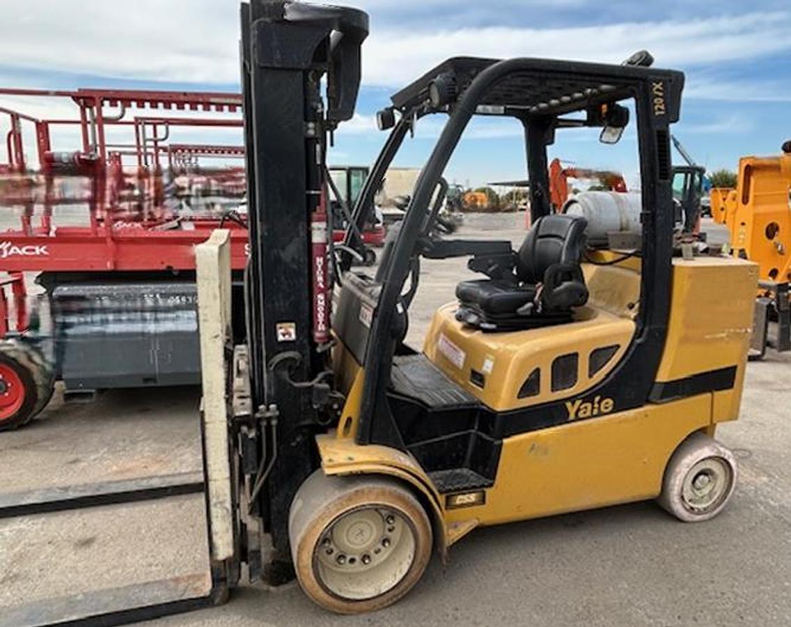 Used Toyota 8,000 Lbs warehouse forklift