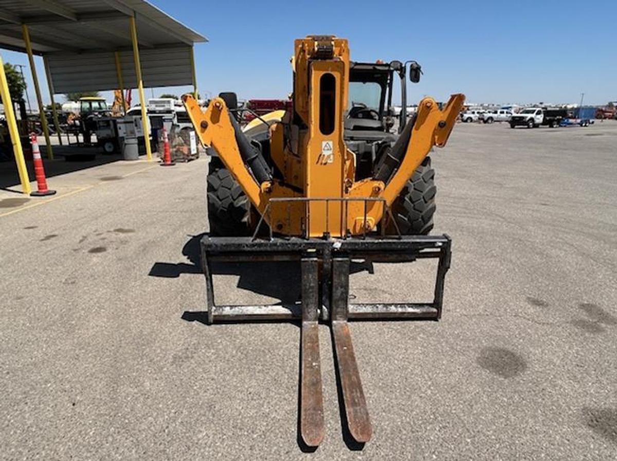Used Reach lift 10,000 Lbs