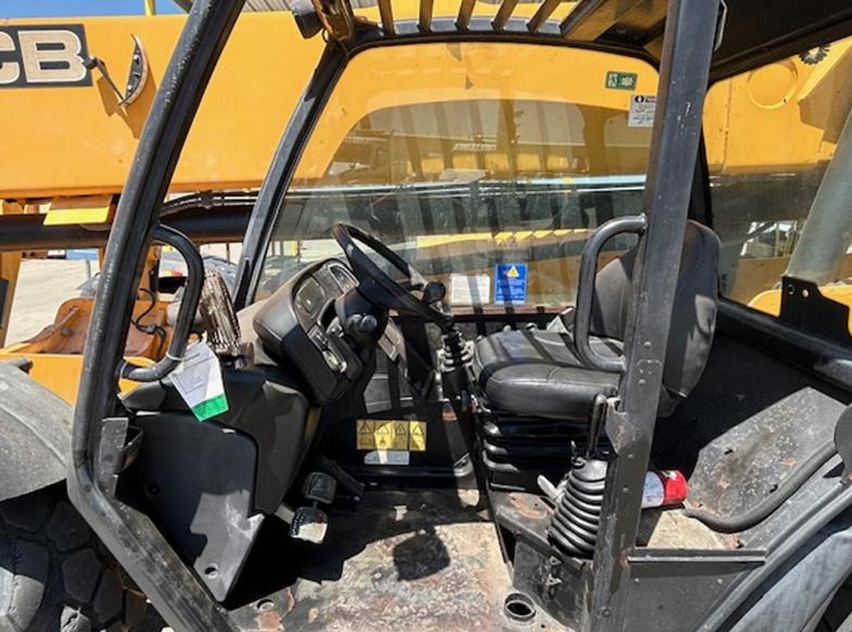 Used Reach lift 10,000 Lbs