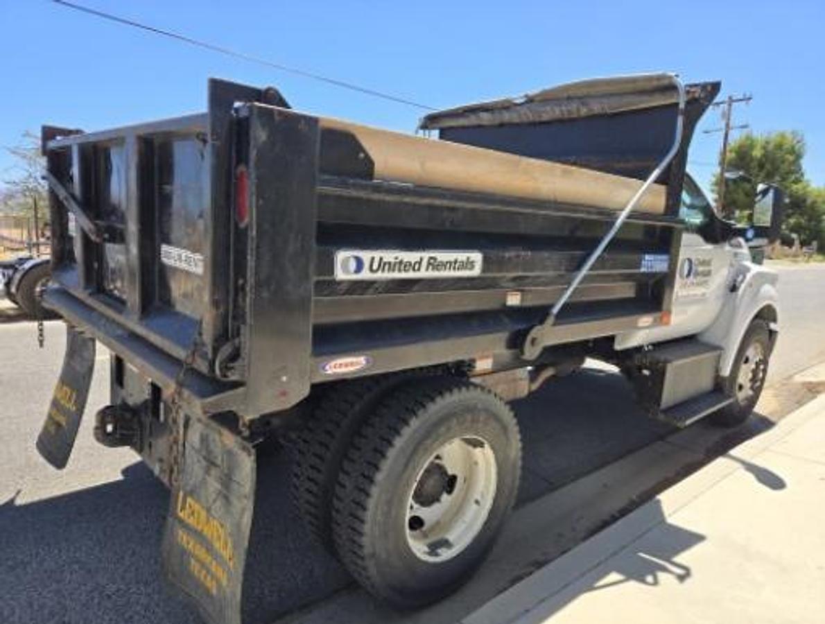Used 2019 FORD F-750SD 5 Yard dump truck