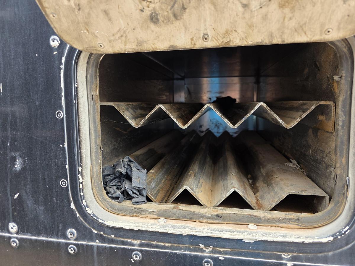 Used 2010 Peterbilt 340 Wireline Truck