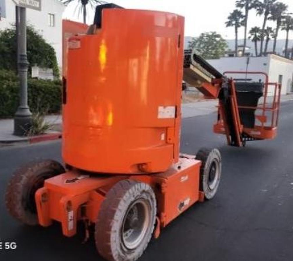Used JLG Electric 30ft boom