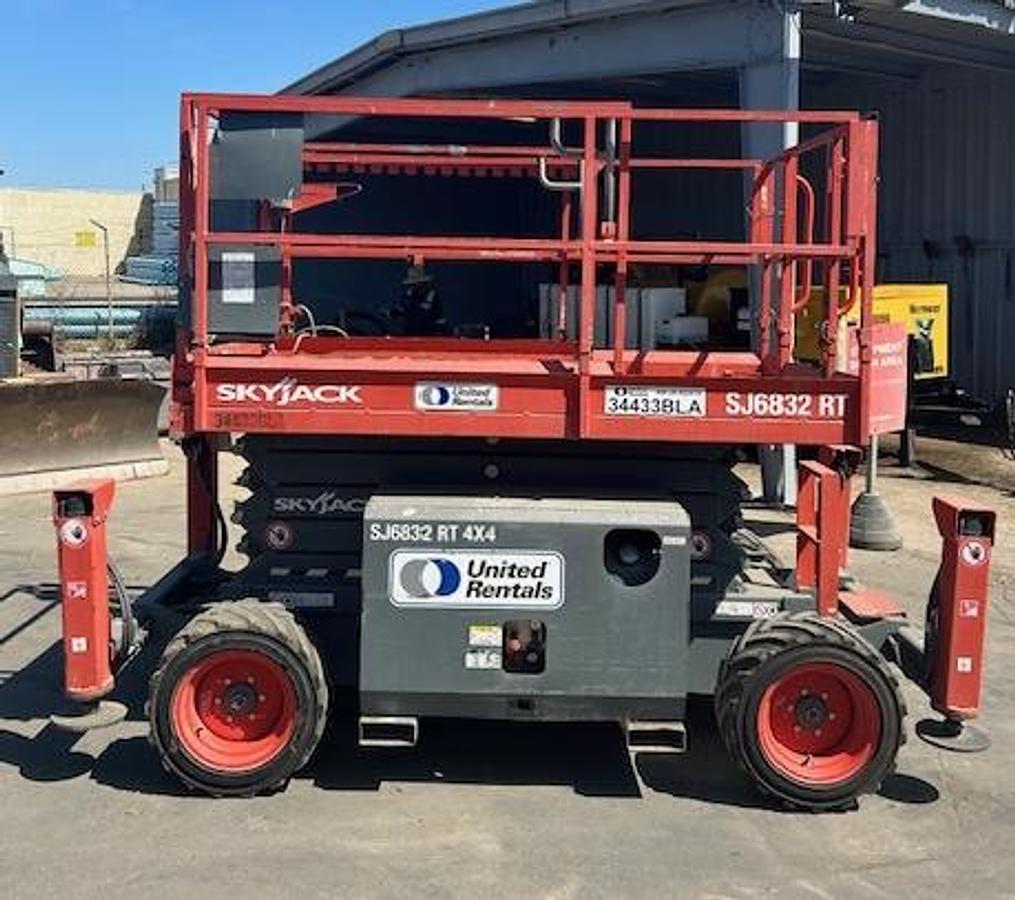 Used Skyjack 32'68" Rough Terrain Scissor Lift