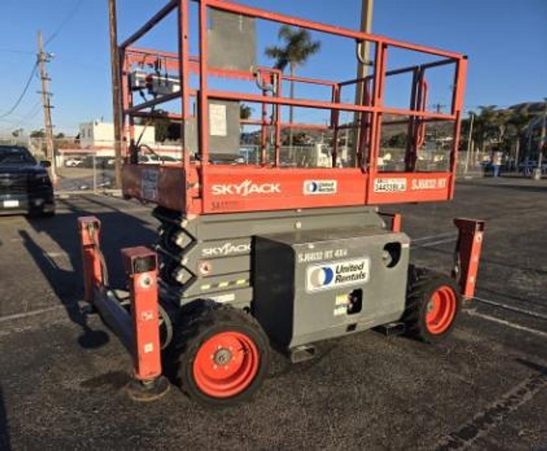 Used Skyjack 32'68" Rough Terrain Scissor Lift