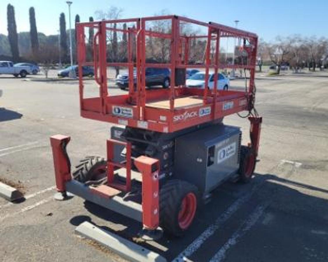 Used Skyjack 32'68" Rough Terrain Scissor Lift
