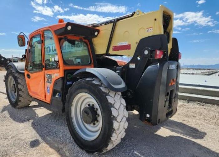 Used Reach lift 12,000 Lbs