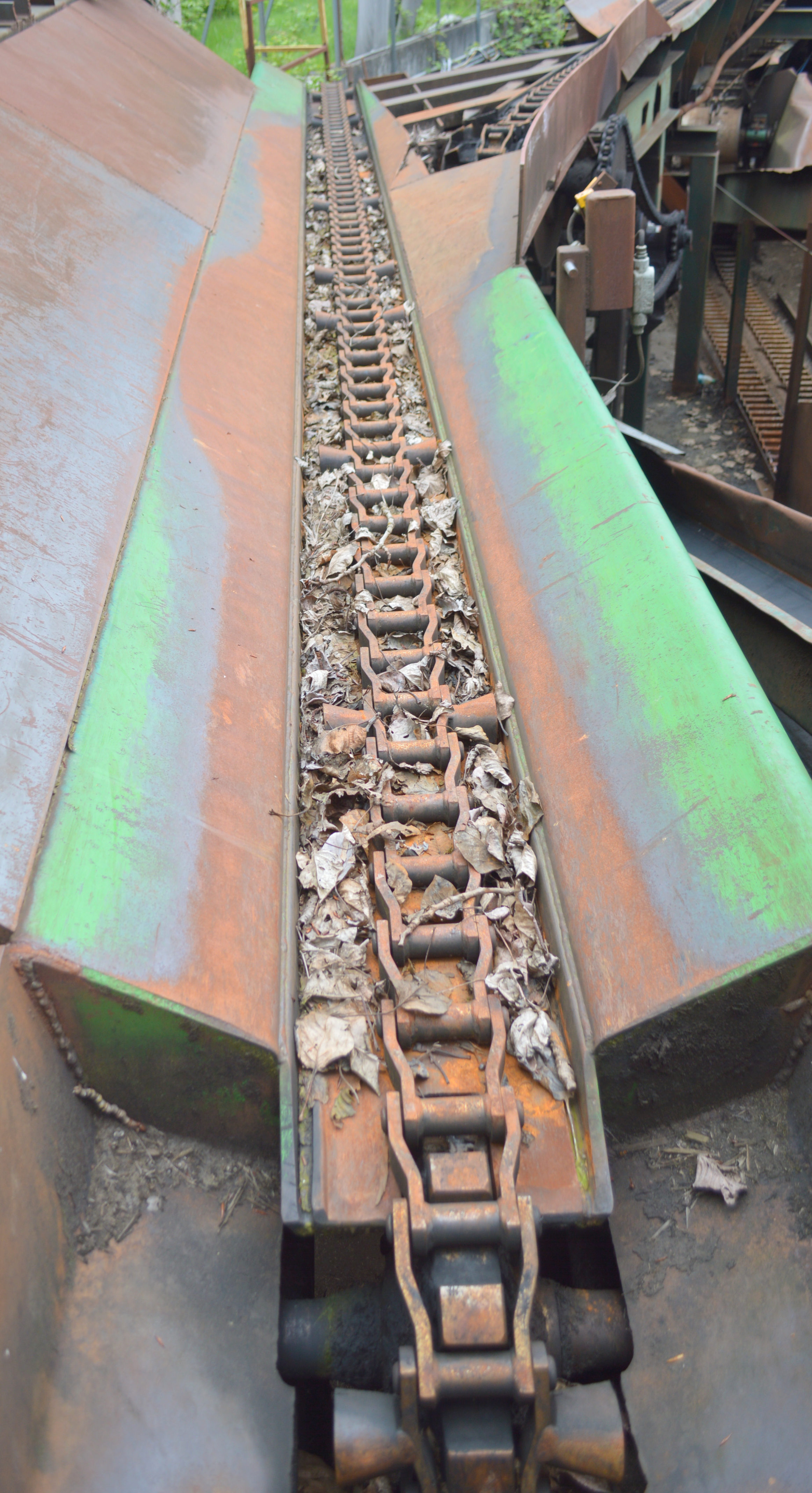Used log haul conveyors 30ft long, H132 with flites log chain conveyor
