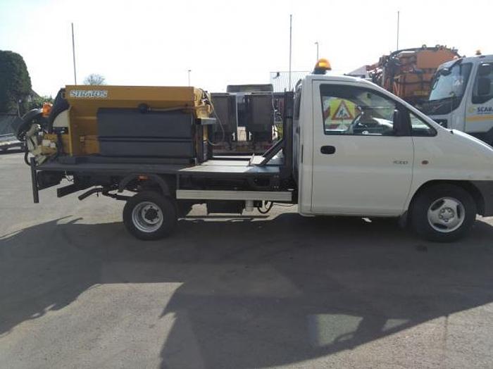 Gebruikt 2005 Hyundai H 200 pickup with spreader Nido stratos B08-15VALN