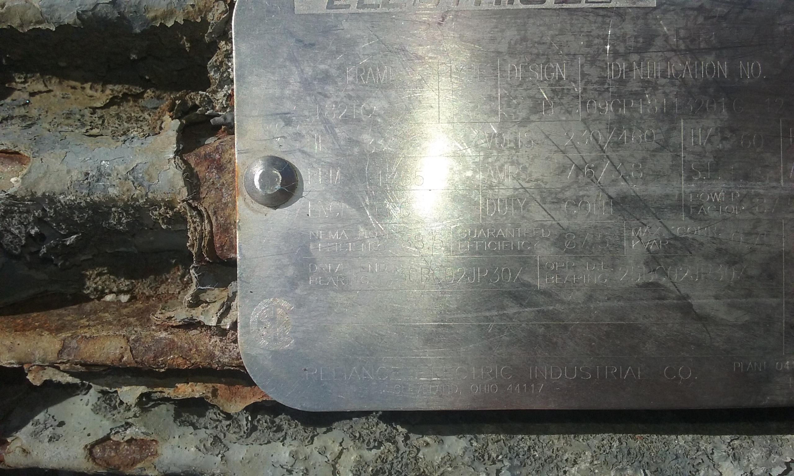 Usado 1000 GALLON MIX TANK