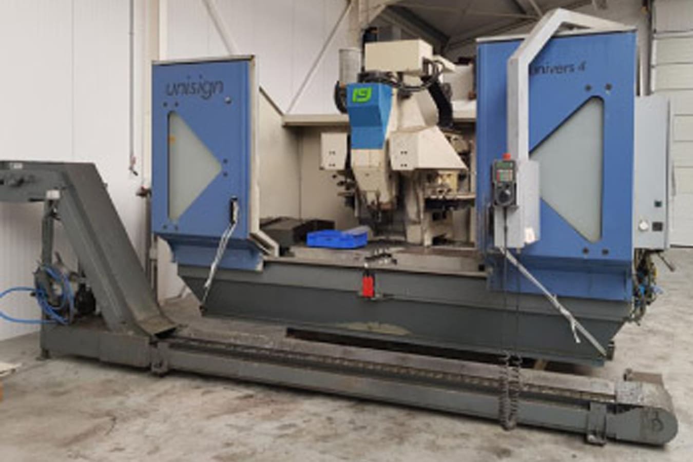 Used 1998 UNISIGN UNIVERS 4