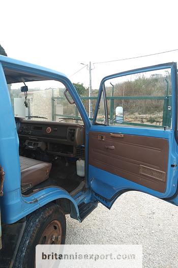 Used 1981 TOYOTA Dyna BU30 300 6 tyres truck.