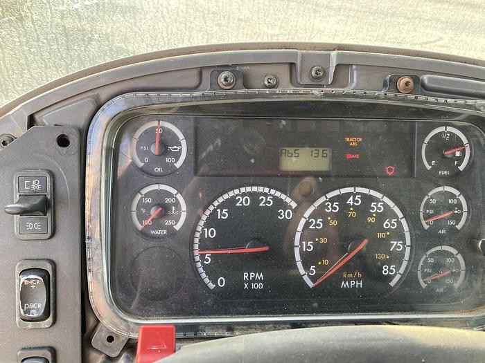 Used 2005 Freightliner Cab chassis