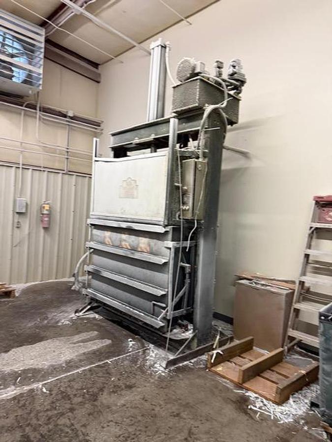 Used 2000 Baler Vertical