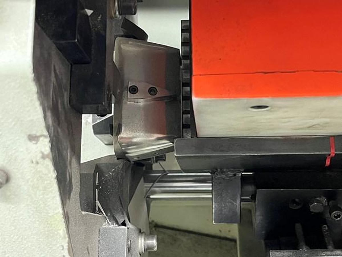 Used 2000 AMC H220 Die Cutter