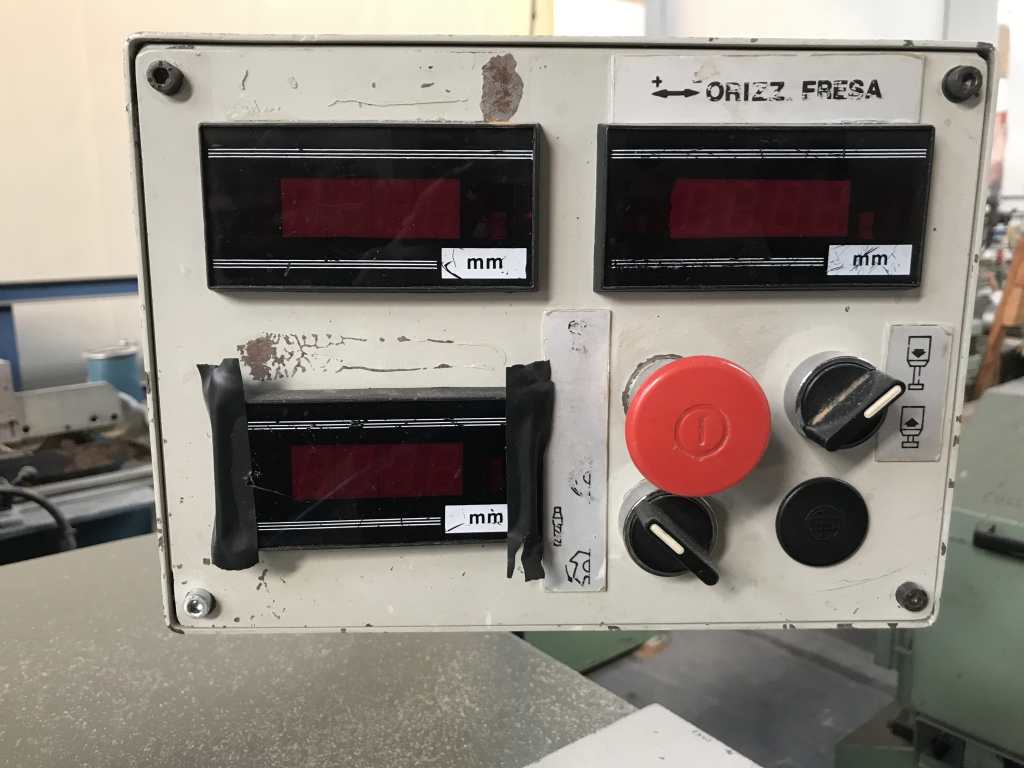 Usato Intestatrice Fresatrice Foratrice marca Balestrini