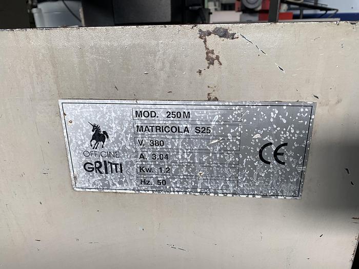 Usato Segatrice a nastro manuale GRITTI S 250 M