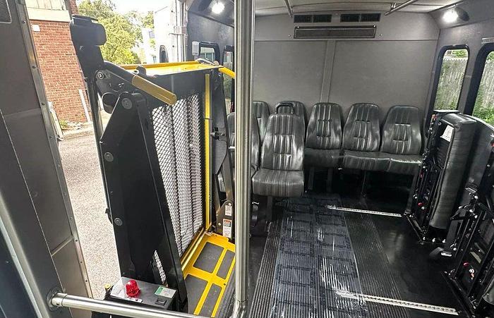 Refurbished 2021 Ford E-350 Non CDL 13/1 Wheelchair Shuttle Bus W/LUGGAGE