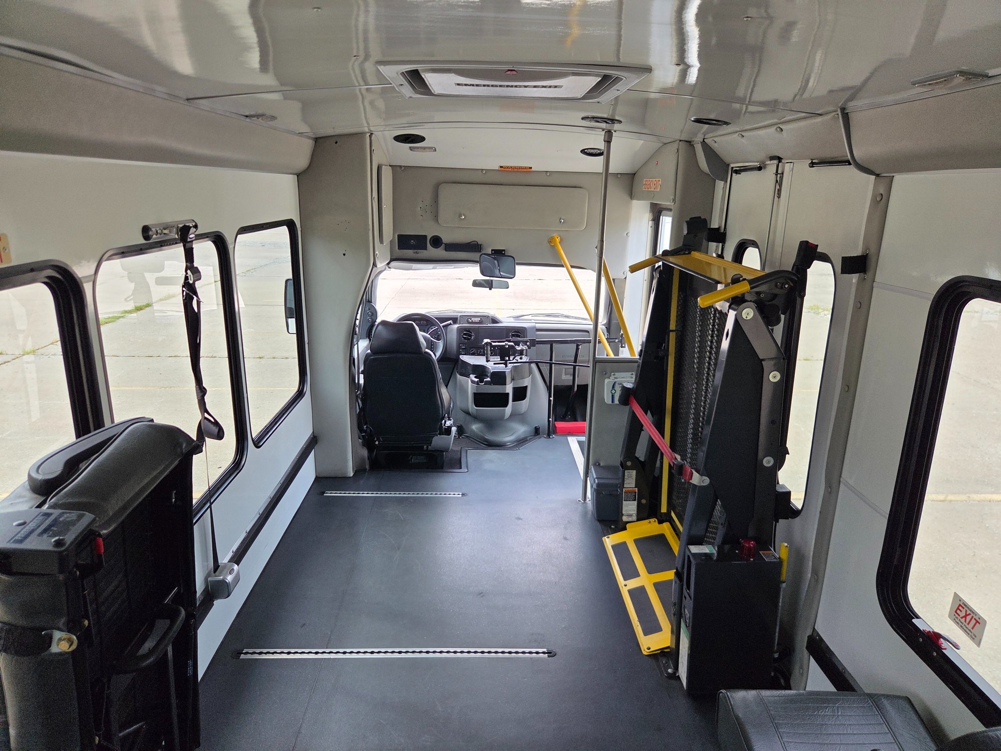 Used 2020 Ford E-350 StarCraft Non-CDL 7/2 Wheelchair Shuttle Bus