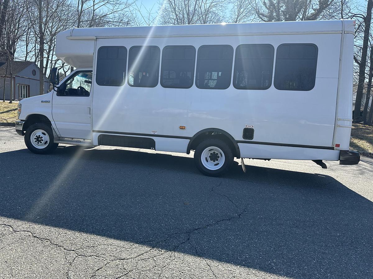 Refurbished 2017 Ford E-450
