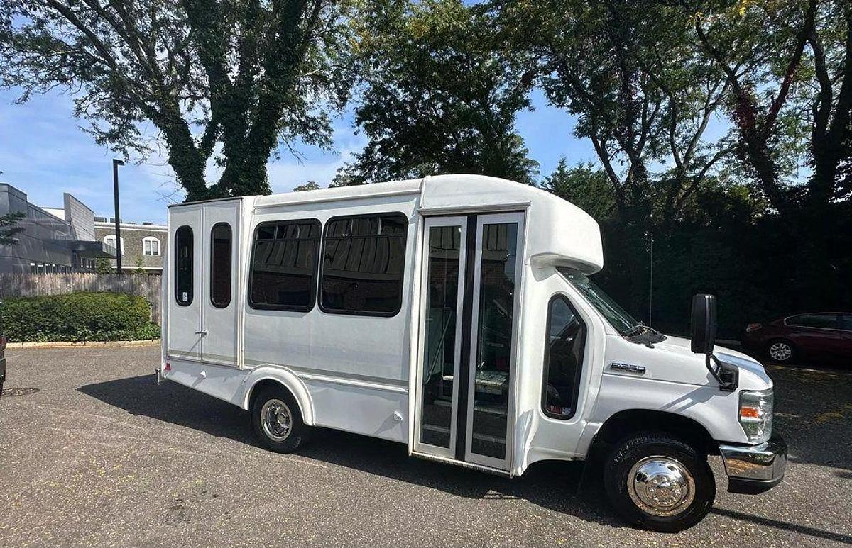 Refurbished 2015 Ford E-350 Non CDL 8/4 Wheelchair Shuttle Bus