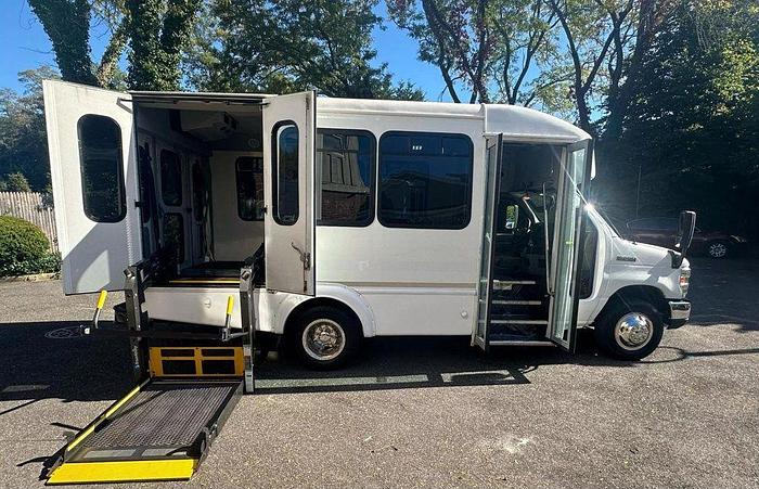 Used 2015 Ford E-350 Non CDL 8/4 Wheelchair Shuttle Bus