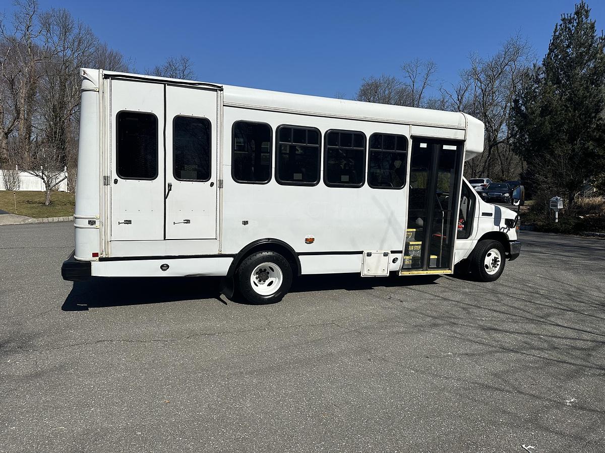 Refurbished 2017 Ford E-450