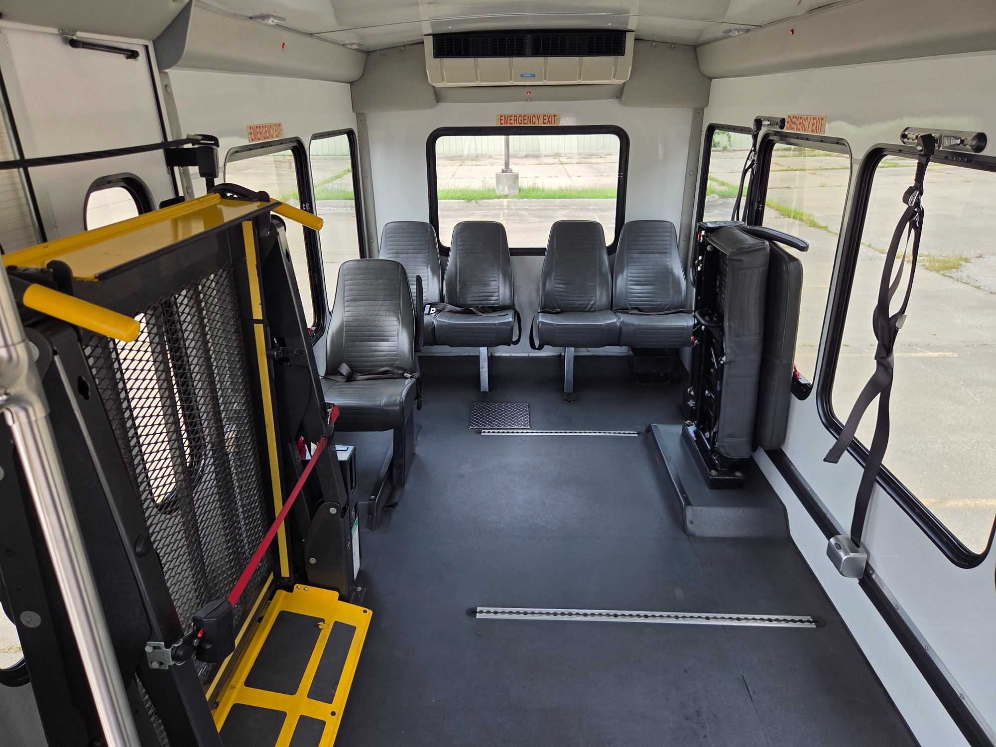 Used 2019 Ford E-350 StarCraft Non-CDL 7/2 Wheelchair Shuttle Bus