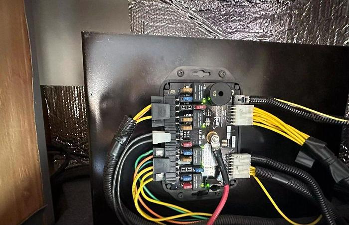 Refurbished 2016 FORD NON CDL AIRPORT SEATING 12/2 WHEELCHAIR SHUTTLE