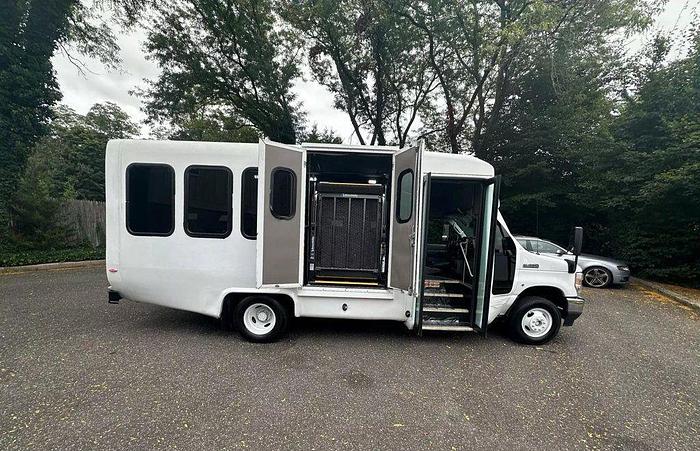 Refurbished 2021 Ford E-350 Non CDL 13/1 Wheelchair Shuttle Bus W/LUGGAGE