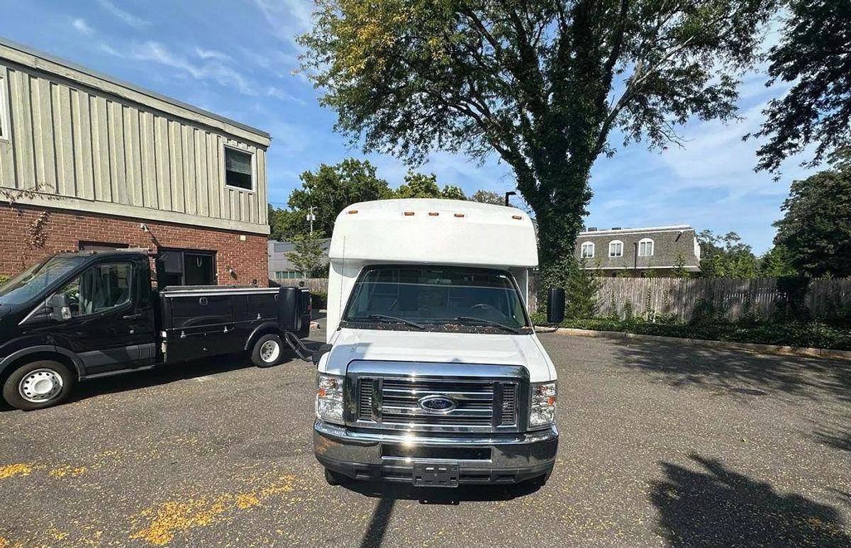 Refurbished 2015 Ford E-350 Non CDL 8/4 Wheelchair Shuttle Bus