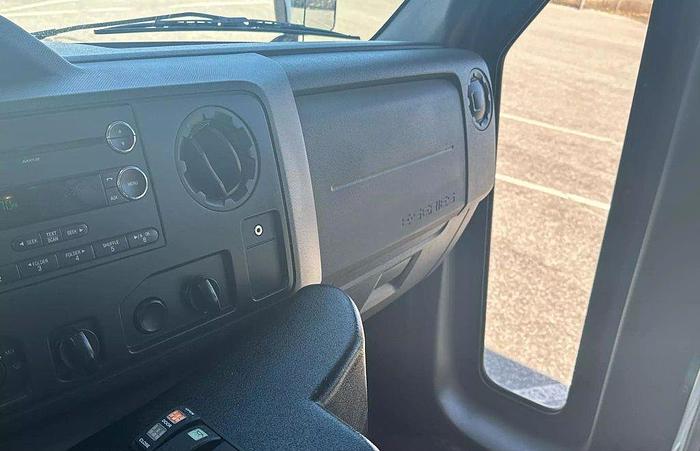Used 2013 Ford E-350 Non CDL 8/4 Wheelchair Shuttle Bus