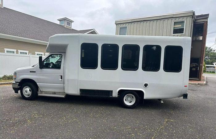 Refurbished 2021 Ford E-350 Non CDL 13/1 Wheelchair Shuttle Bus W/LUGGAGE