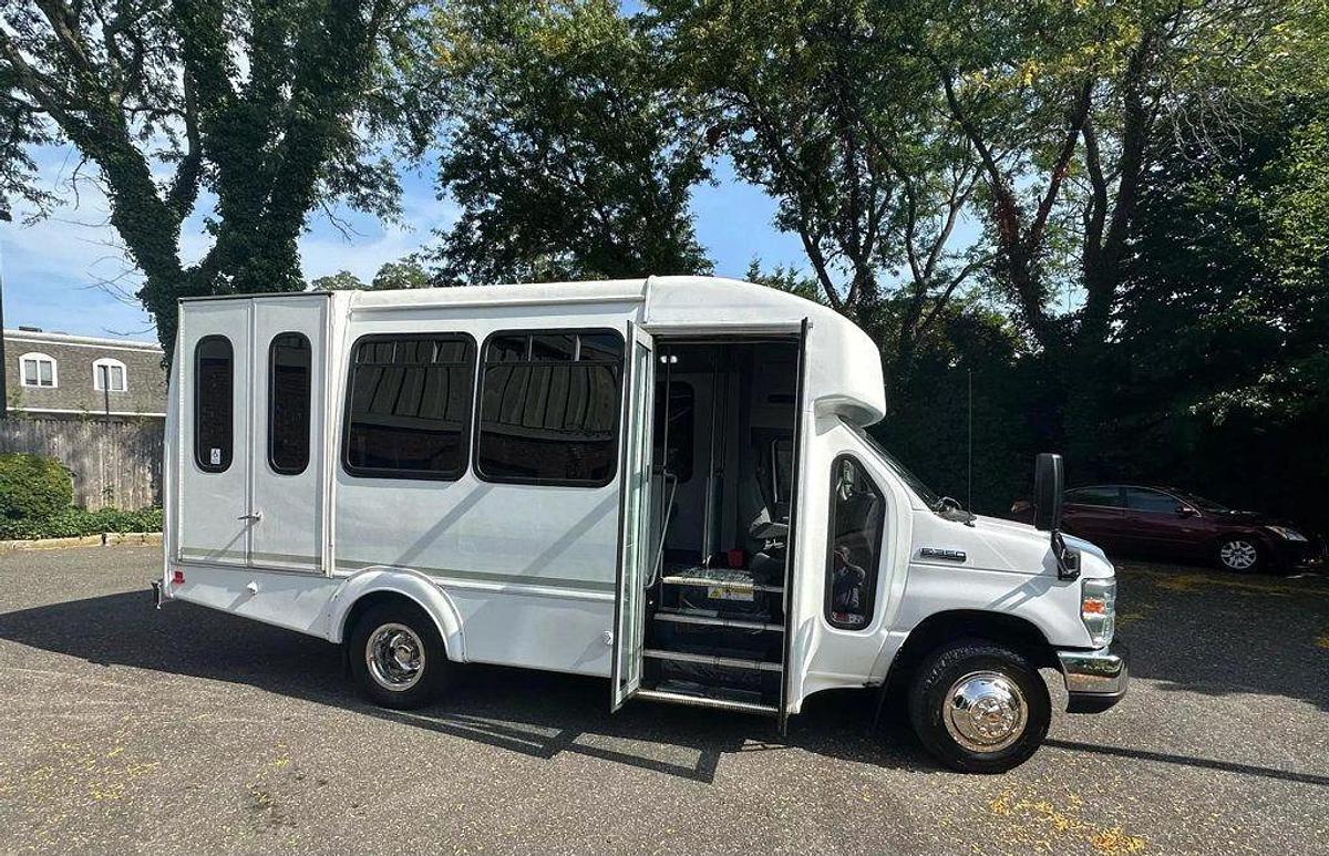 Refurbished 2015 Ford E-350 Non CDL 8/4 Wheelchair Shuttle Bus