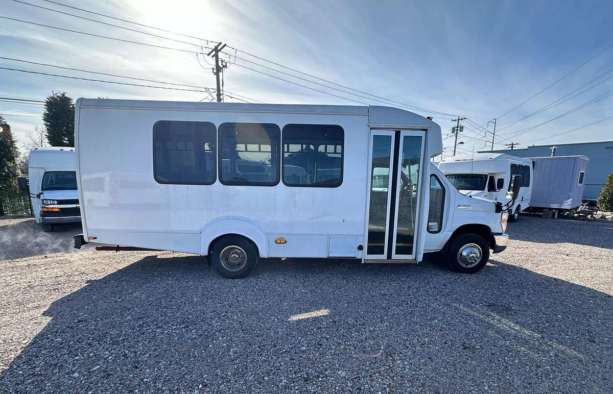 Refurbished 2012 Ford E-450 Non-CDL Shuttle Bus β 14 Pass with Luggage