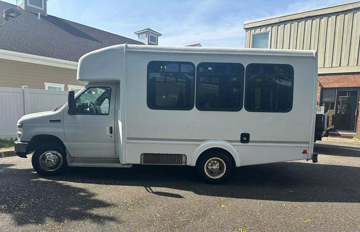 Refurbished 2015 Ford E-350 Non CDL 8/4 Wheelchair Shuttle Bus