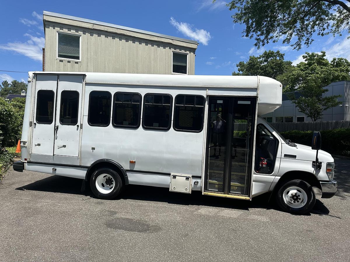 Refurbished 2017 Ford E-450