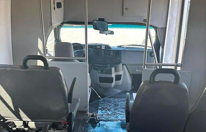 Used 2013 Ford E-350 Non CDL 8/4 Wheelchair Shuttle Bus