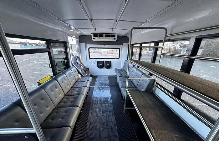 Refurbished 2016 FORD NON CDL AIRPORT SEATING 12/2 WHEELCHAIR SHUTTLE