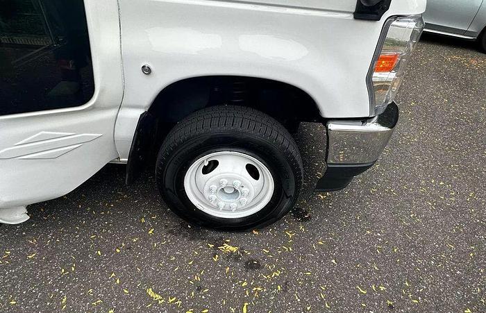 Refurbished 2021 Ford E-350 Non CDL 13/1 Wheelchair Shuttle Bus W/LUGGAGE