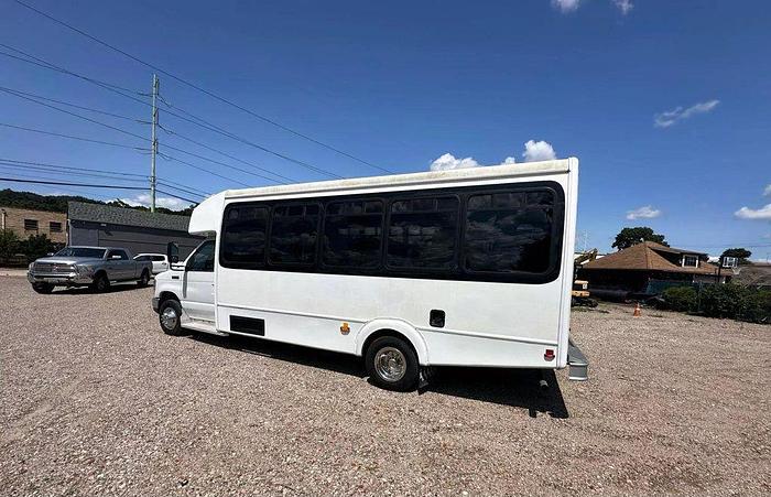 Refurbished 2016 Ford E-450 18/2 WHEELCHAIR SHUTTLE BUS